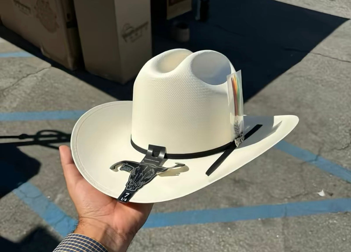 Sombrero 100x cuernos chuecos